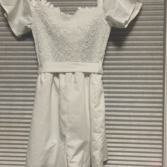 White Short jumpsuit. - Picture 3 of 8